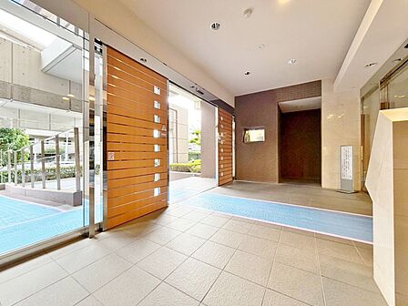 館内は静寂な中が保たれており、管理が行き届いている印象を受けました。