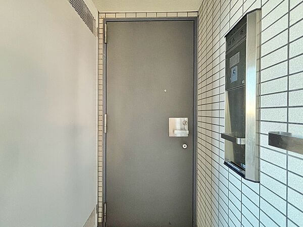 清潔感のある落ち着いた雰囲気の玄関です。