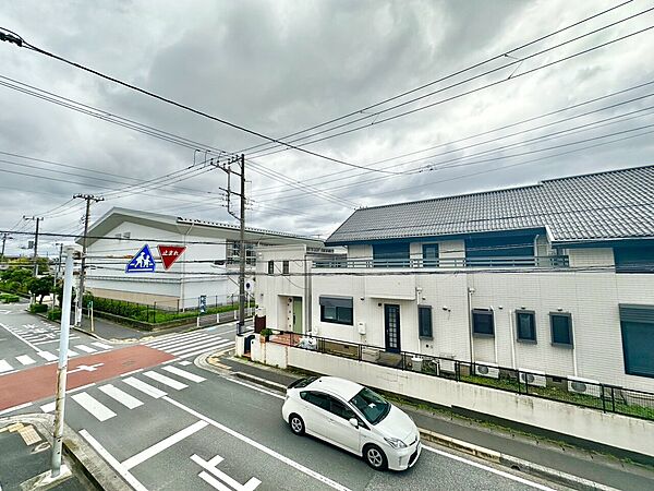 陽当たり・通風・開放感に恵まれた環境です。
