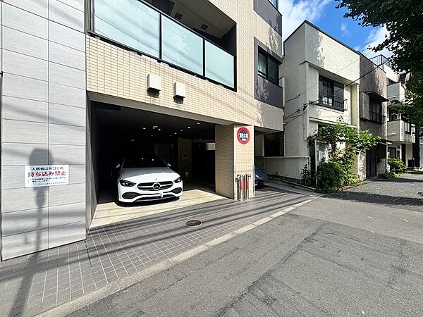 駐車スペースが嬉しいですね。※空き状況は都度ご確認下さい。