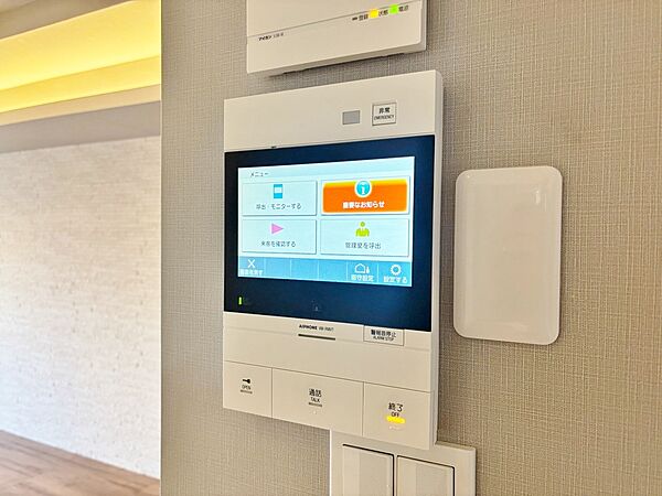誰が来てもわかる様にモニター付きインターホンを設置。