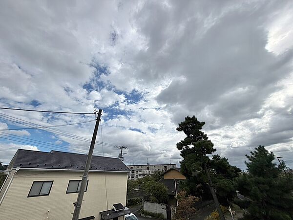 陽当たり・通風・開放感に恵まれた環境です。
