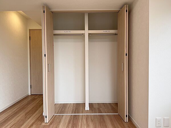 収納スペースが付いていて、お部屋を広く使っていただけます。