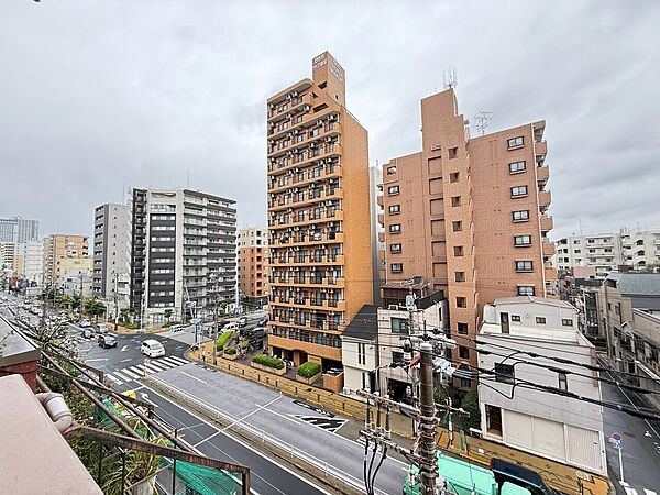 陽当たり・通風・開放感に恵まれた環境です。
