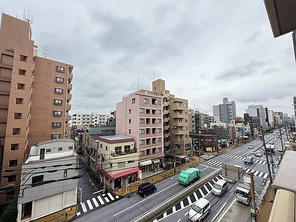 眺望や窓からの景色が良いと、家で過ごす時間も快適です。