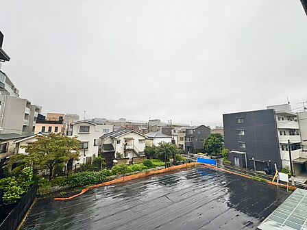 陽当たり・通風・開放感に恵まれた環境です。