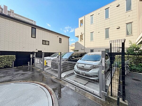 駐車スペースが嬉しいですね。※空き状況は都度ご確認下さい。