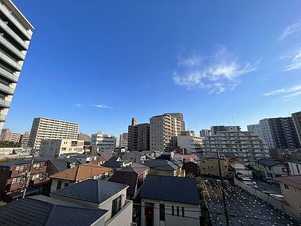 眺望や窓からの景色が良いと、家で過ごす時間も快適です。※CG加工により晴天にしています。