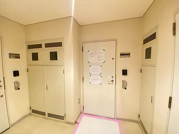 清潔感のある落ち着いた雰囲気の玄関です。