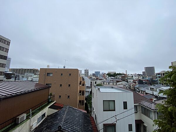 眺望や窓からの景色が良いと、家で過ごす時間も快適です。