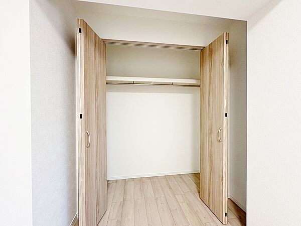 家電やスーツケース、ストック品など何でも片付く嬉しい空間です。