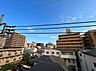 バルコニー：眺望や窓からの景色が良いと、家で過ごす時間も快適です。※CG加工により晴天にしています。