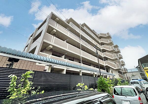 忙しく過ぎゆく日常を置き去るほど、ゆったりした時間が流れる住環境。