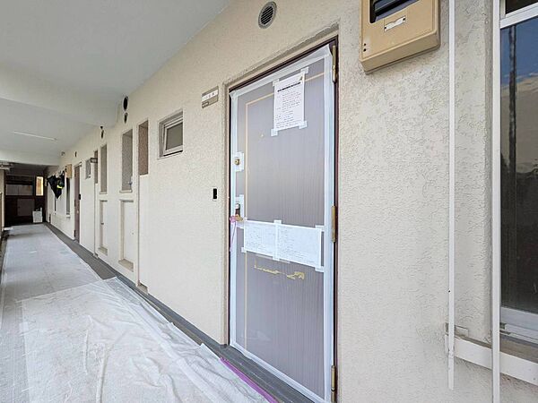清潔感のある落ち着いた雰囲気の玄関です。