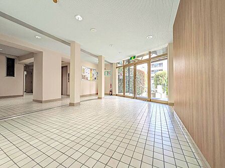 館内は静寂な中が保たれており、管理が行き届いている印象を受けました。