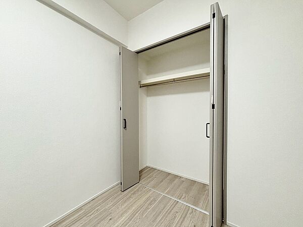 家電やスーツケース、ストック品など何でも片付く嬉しい空間です。