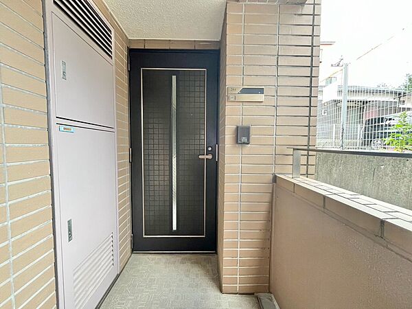 清潔感のある落ち着いた雰囲気の玄関です。