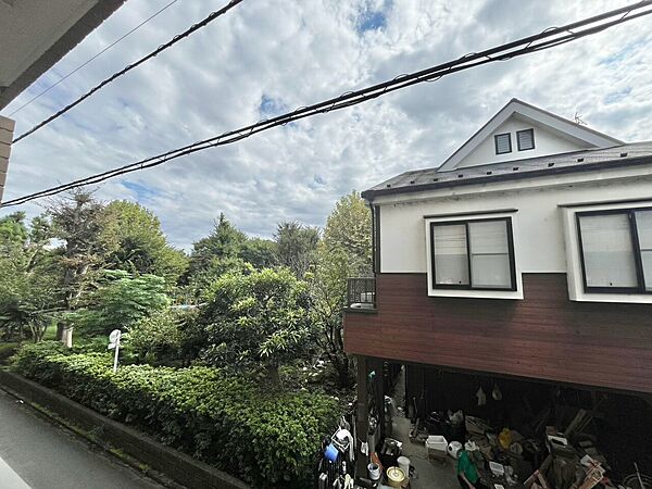 陽当たり・通風・開放感に恵まれた環境です。