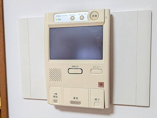 誰が来てもわかる様にモニター付きインターホンを設置。