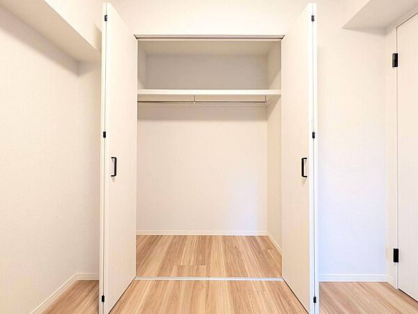 家電やスーツケース、ストック品など何でも片付く嬉しい空間です。