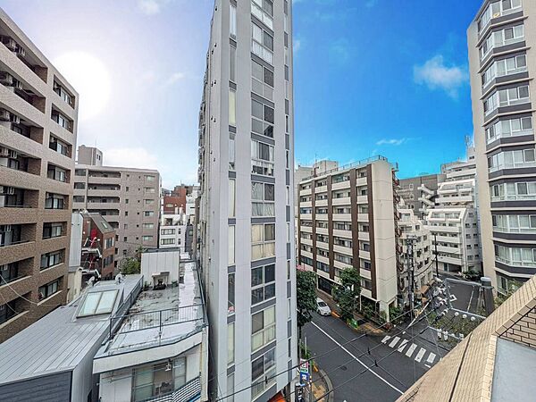 眺望や窓からの景色が良いと、家で過ごす時間も快適です。