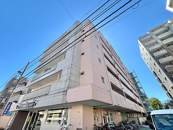 飽きのこないシンプルモダンな外観です。