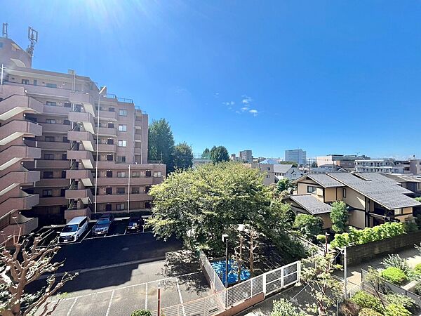 眺望や窓からの景色が良いと、家で過ごす時間も快適です。