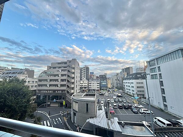 眺望や窓からの景色が良いと、家で過ごす時間も快適です。