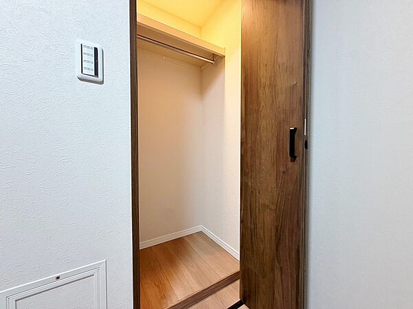 家電やスーツケース、ストック品など何でも片付く嬉しい空間です。