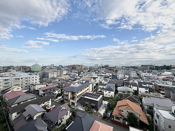 陽当たり・通風・開放感に恵まれた環境です。