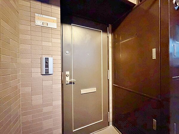 清潔感のある落ち着いた雰囲気の玄関です。