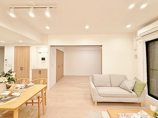 シンプルな内装と偏り過ぎないデザインで統一しました。