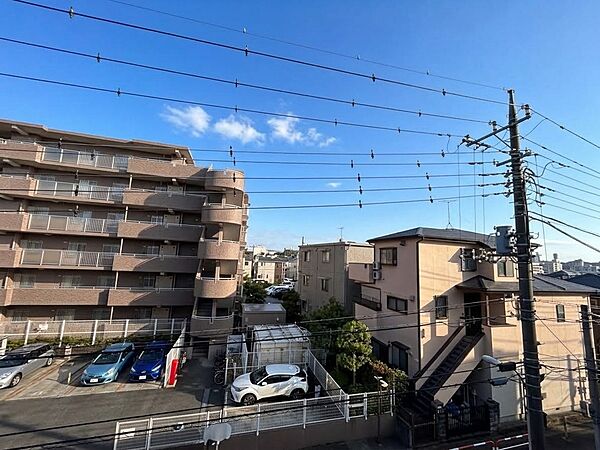陽当たり・通風・開放感に恵まれた環境です。