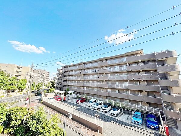 眺望や窓からの景色が良いと、家で過ごす時間も快適です。