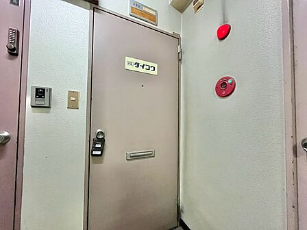 清潔感のある落ち着いた雰囲気の玄関です。