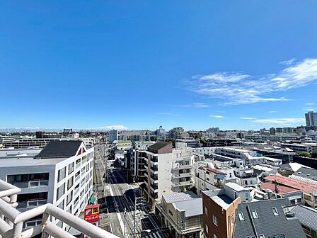 陽当たり・通風・開放感に恵まれた環境です。