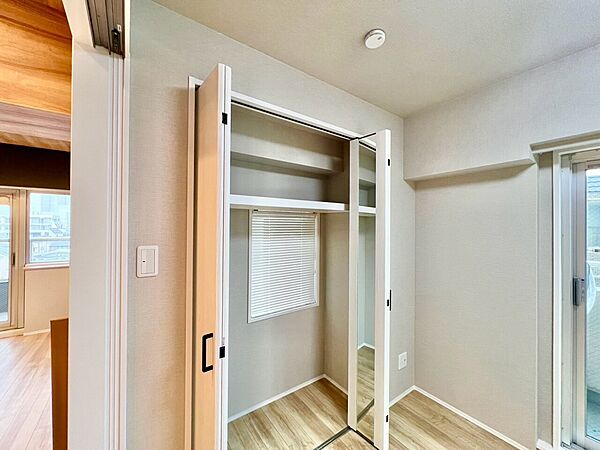 家電やスーツケース、ストック品など何でも片付く嬉しい空間です。