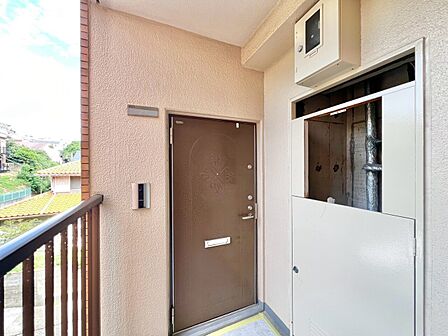 清潔感のある落ち着いた雰囲気の玄関です。