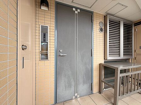 清潔感のある落ち着いた雰囲気の玄関です。