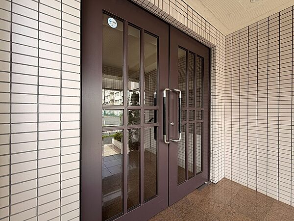 上質感漂う玄関アプローチです。