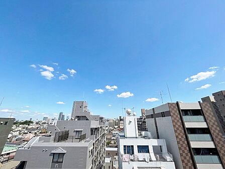 陽当たり・通風・開放感に恵まれた環境です。