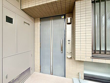 清潔感のある落ち着いた雰囲気の玄関です。