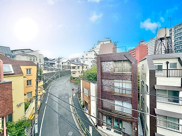 陽当たり・通風・開放感に恵まれた環境です。