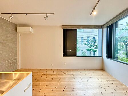 シンプルな内装と偏り過ぎないデザインで統一しました。