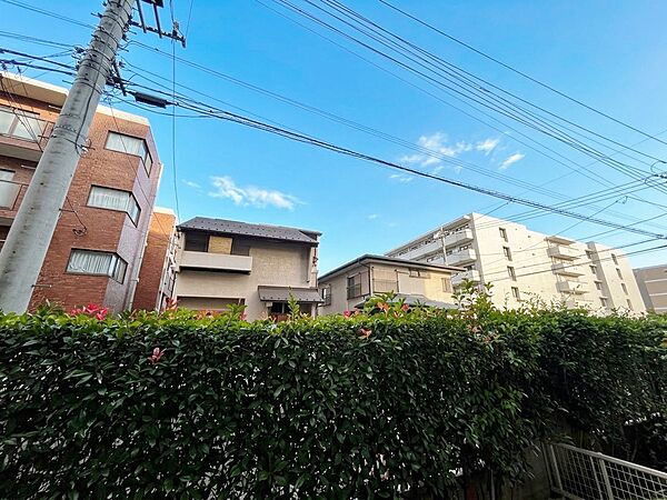 陽当たり・通風・開放感に恵まれた環境です。