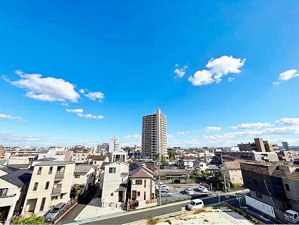 眺望や窓からの景色が良いと、家で過ごす時間も快適です。※CG加工により晴天にしています。