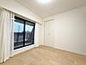 子供部屋：清かで艶やかな時間をもたらしてくれる室内です。