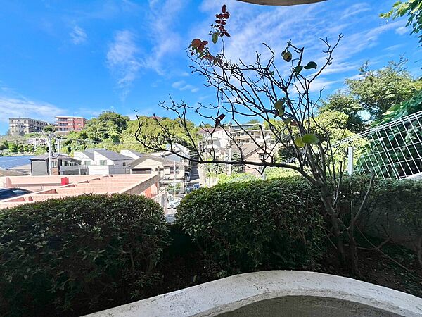 陽当たり・通風・開放感に恵まれた環境です。