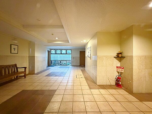 館内は静寂な中が保たれており、管理が行き届いている印象を受けました。