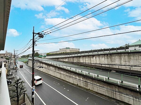 陽当たり・通風・開放感に恵まれた環境です。